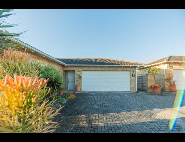 3 BEDROOM TOWNHOUSE FOR SALE IN LORRAINE